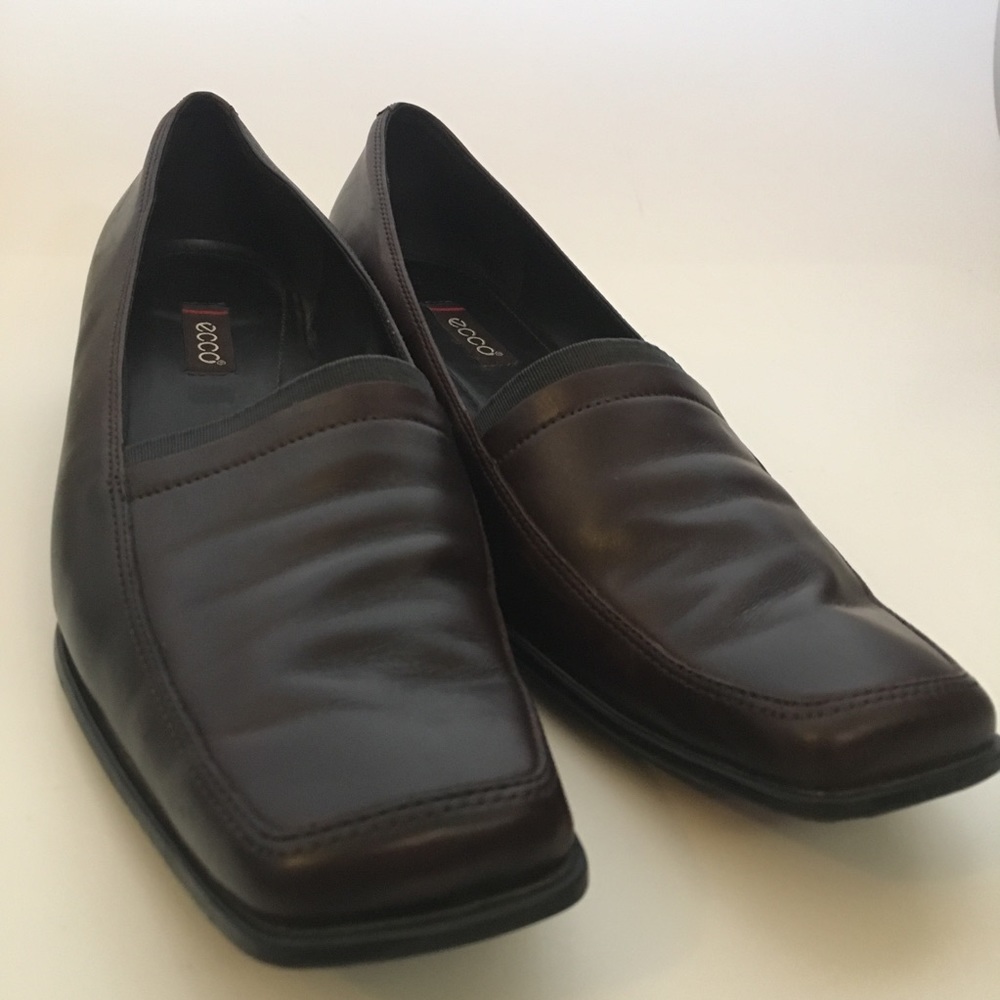 Ecco women’s leather slip on loafer size 11 EUC